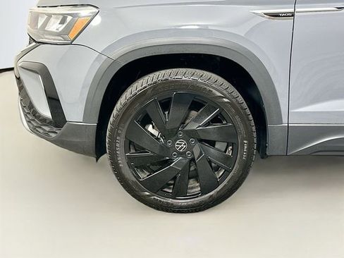 Used 2024 Volkswagen Taos SE w/ Panoramic Sunroof Package AWD/4WD image 32