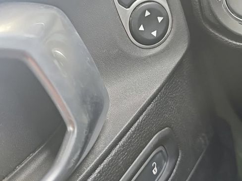 Used 2020 Jeep Wrangler Unlimited Sahara AWD/4WD image 22