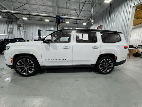 Used 2022 Jeep Grand Wagoneer Series III w/ Rear Seat Video Group 1 image 2