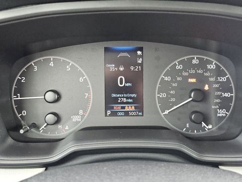 Used 2025 Toyota Corolla Cross LE image 35