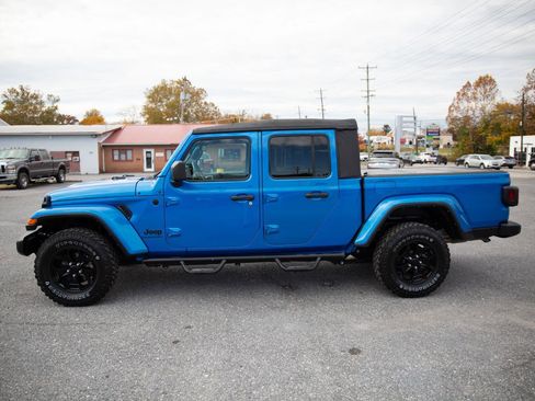 Used 2022 Jeep Gladiator Sport image 8