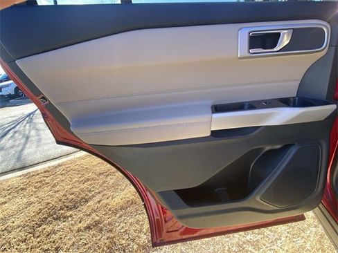 Certified 2022 Ford Explorer XLT w/ Equipment Group 202A image 15