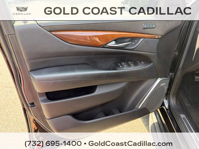 Used 2018 Cadillac Escalade Luxury AWD/4WD image 19