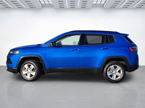 Used 2022 Jeep Compass Latitude image 3