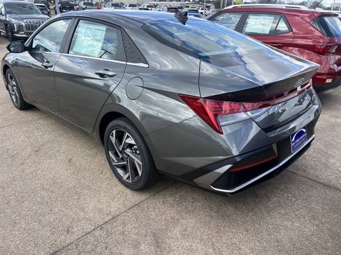 New 2025 Hyundai Elantra SEL image 5