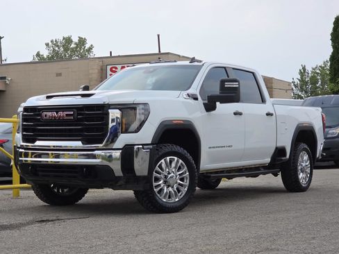 Used 2024 GMC Sierra 2500 Pro AWD/4WD image 2