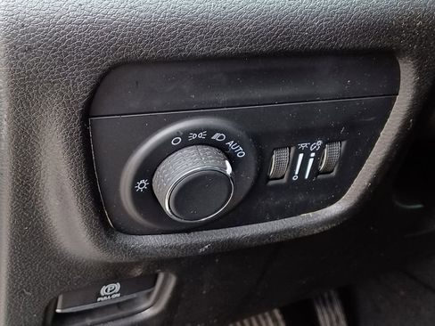 Used 2023 Jeep Grand Cherokee Altitude AWD/4WD image 14