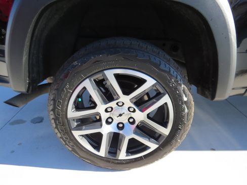 Used 2023 Chevrolet Colorado Z71 w/ Z71 Convenience Package 2 image 8