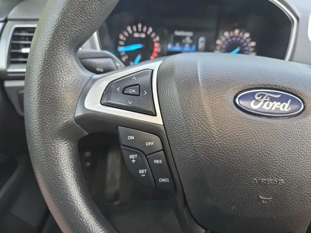 Used 2014 Ford Fusion SE FWD image 19