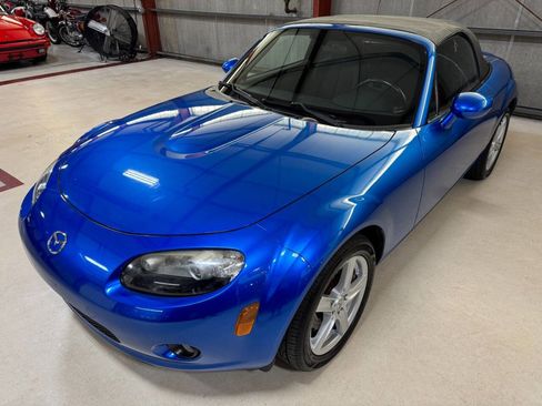 Used 2006 MAZDA MX-5 Miata Touring RWD image 23