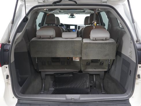 Used 2019 Toyota Sienna XLE Premium AWD/4WD image 19