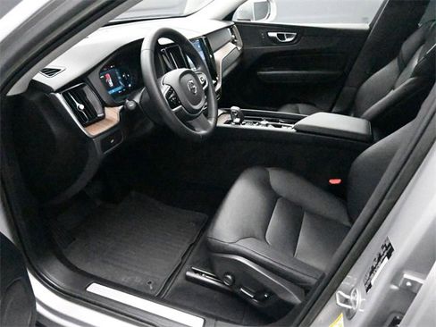 Used 2023 Volvo XC60 B5 Plus w/ Protection Package Premier image 17
