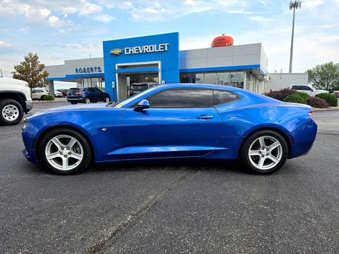 Used 2017 Chevrolet Camaro LT RWD image 3