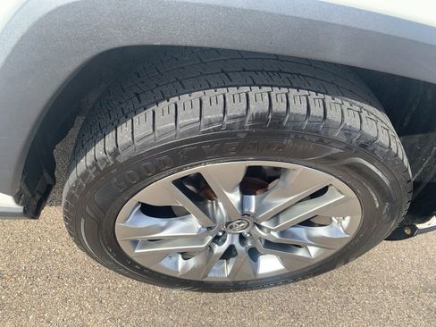 Used 2019 Toyota RAV4 XLE Premium w/ Cold Weather Package AWD/4WD image 32