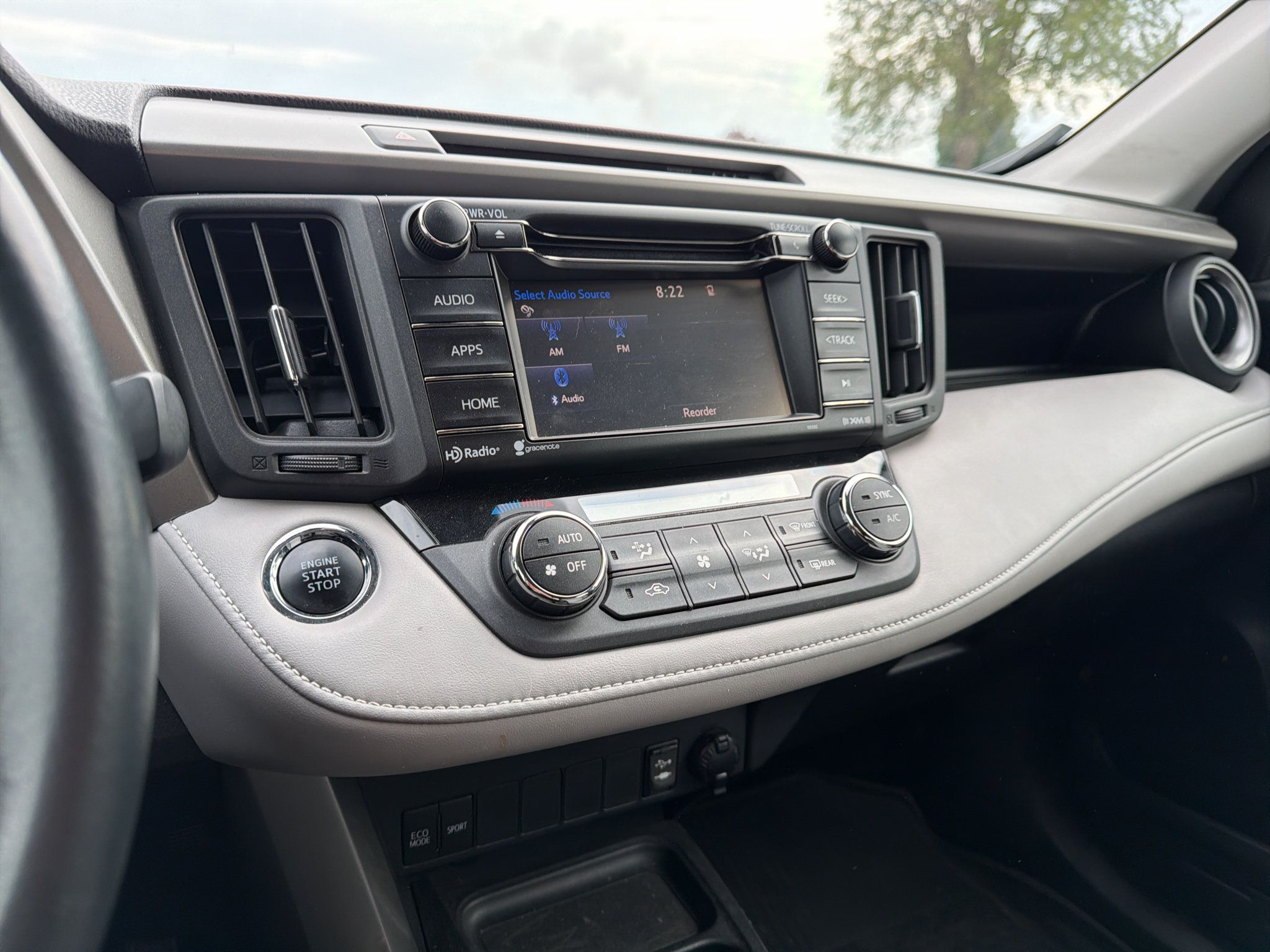 Certified 2018 Toyota RAV4 XLE AWD/4WD image 4
