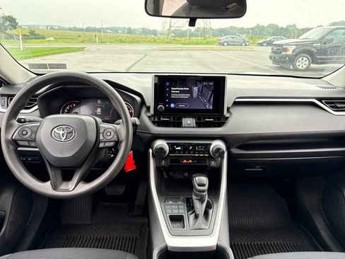 Used 2024 Toyota RAV4 LE AWD/4WD image 17