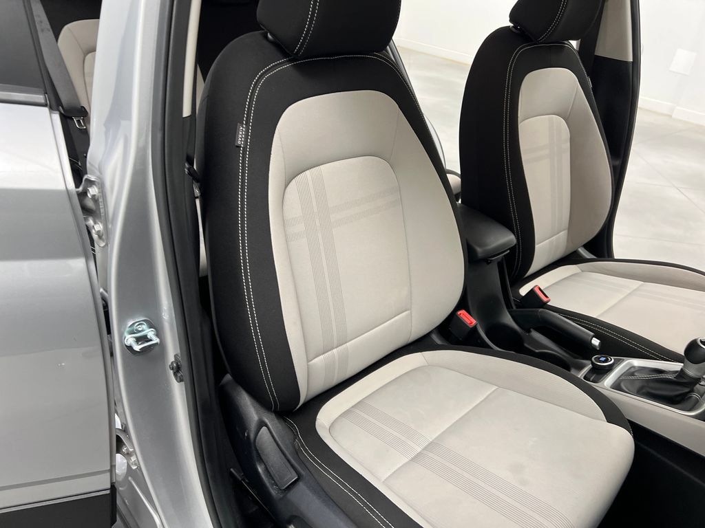 Used 2025 Hyundai Venue SEL FWD image 28