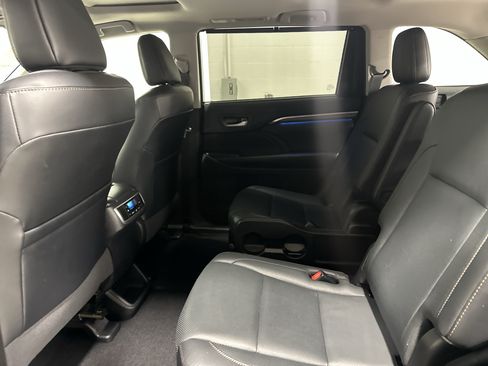 Used 2018 Toyota Highlander Limited w/ Protection Package #3 AWD/4WD image 31