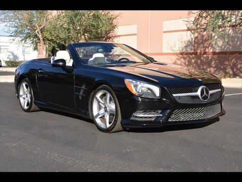 Used 2015 Mercedes-Benz SL 550 w/ Driver Assistance Package image 4