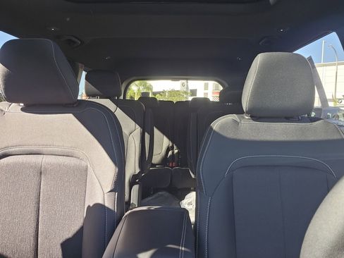 New 2025 Jeep Grand Cherokee L Laredo image 30