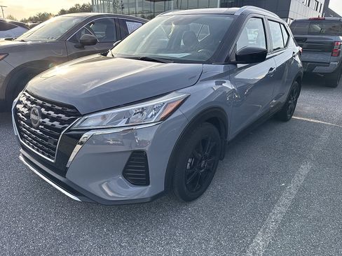 Certified 2023 Nissan Kicks SV image 3