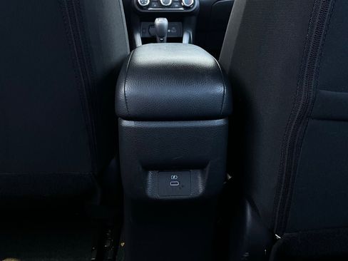 Used 2025 Nissan Versa SV image 12