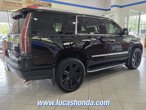 Used 2019 Cadillac Escalade Luxury RWD image 4
