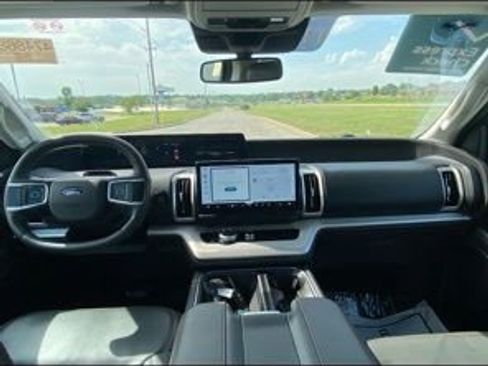 Used 2025 Ford Expedition Active AWD/4WD image 10