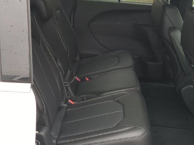 New 2027 Chrysler Pacifica Select FWD image 18