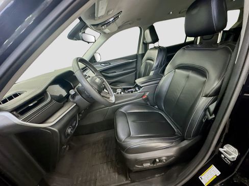 Used 2023 Jeep Grand Cherokee L Limited AWD/4WD image 13