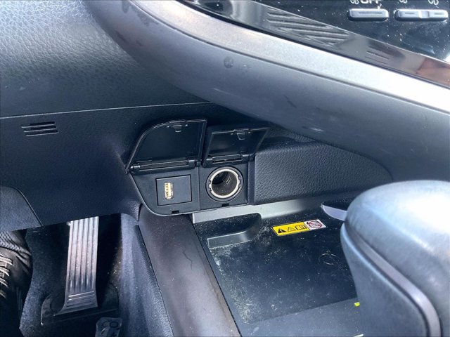 Used 2022 Toyota Camry SE w/ Audio Upgrade Package FWD image 23