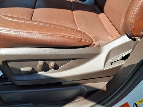 Used 2019 Chevrolet Suburban Premier AWD/4WD image 17