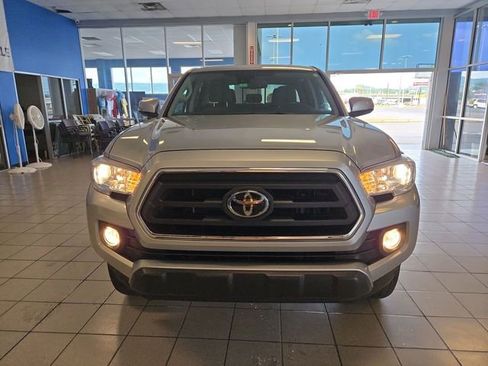 Used 2022 Toyota Tacoma SR5 w/ Technology Package RWD image 3
