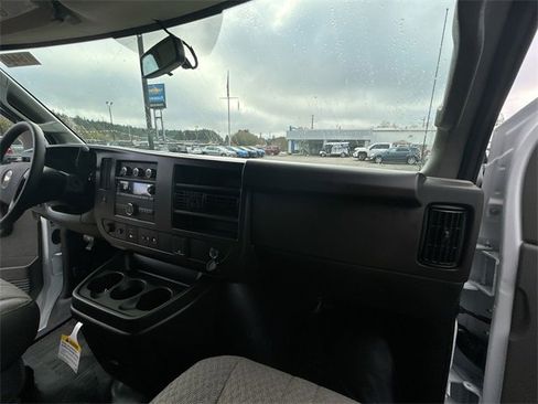 New 2025 Chevrolet Express 3500 Extended image 23
