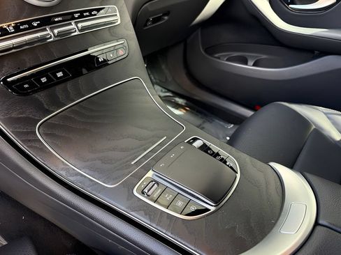 Used 2022 Mercedes-Benz GLC 300 w/ Premium Package Lite image 9