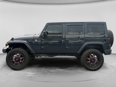 Used 2018 Jeep Wrangler Unlimited Sahara w/ Dual Top Group AWD/4WD image 3