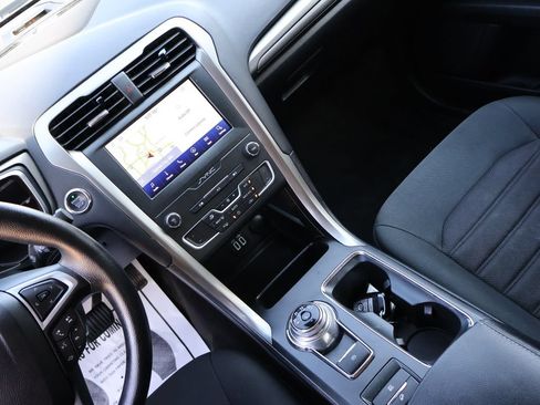 Used 2020 Ford Fusion SE FWD image 24