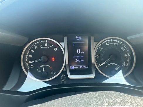 Used 2020 Toyota Tacoma SR5 AWD/4WD image 16