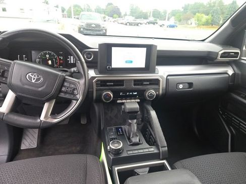 Used 2025 Toyota 4Runner SR5 AWD/4WD image 4