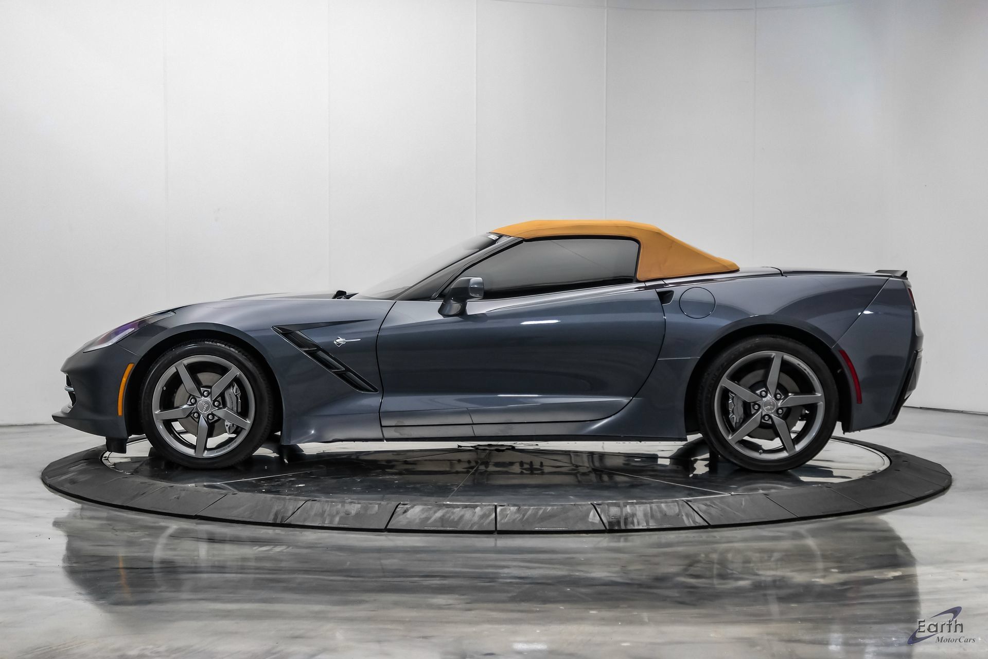 Used 2014 Chevrolet Corvette Stingray Convertible w/ 2LT Preferred Equipment Group RWD image 9