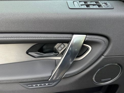 Certified 2025 Land Rover Discovery Sport Dynamic SE image 10