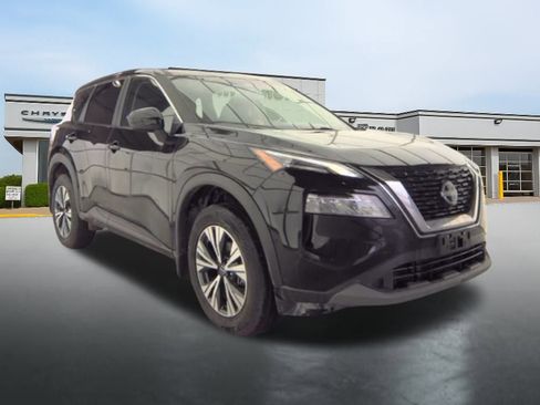 Used 2023 Nissan Rogue SV image 2
