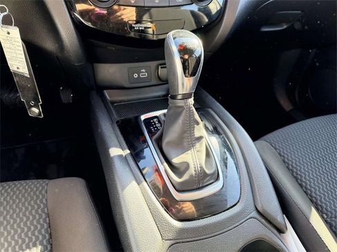Used 2021 Nissan Rogue Sport S image 22