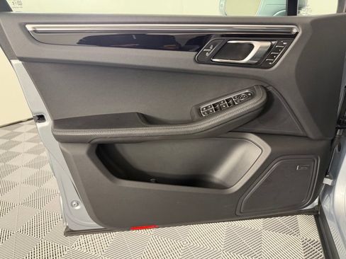 Certified 2024 Porsche Macan AWD/4WD image 16