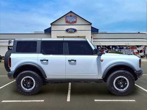 Used 2024 Ford Bronco Badlands w/ Sasquatch Package AWD/4WD image 8