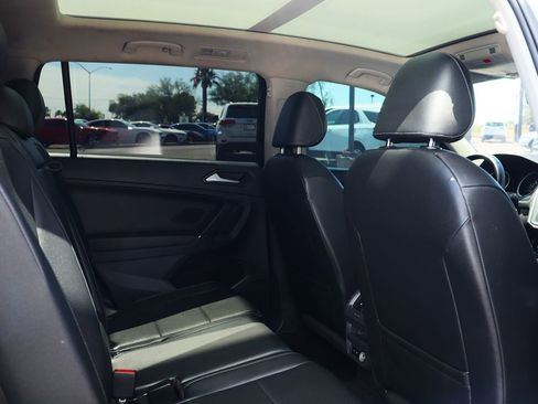 Used 2018 Volkswagen Tiguan SE w/ Panoramic Sunroof Package image 28