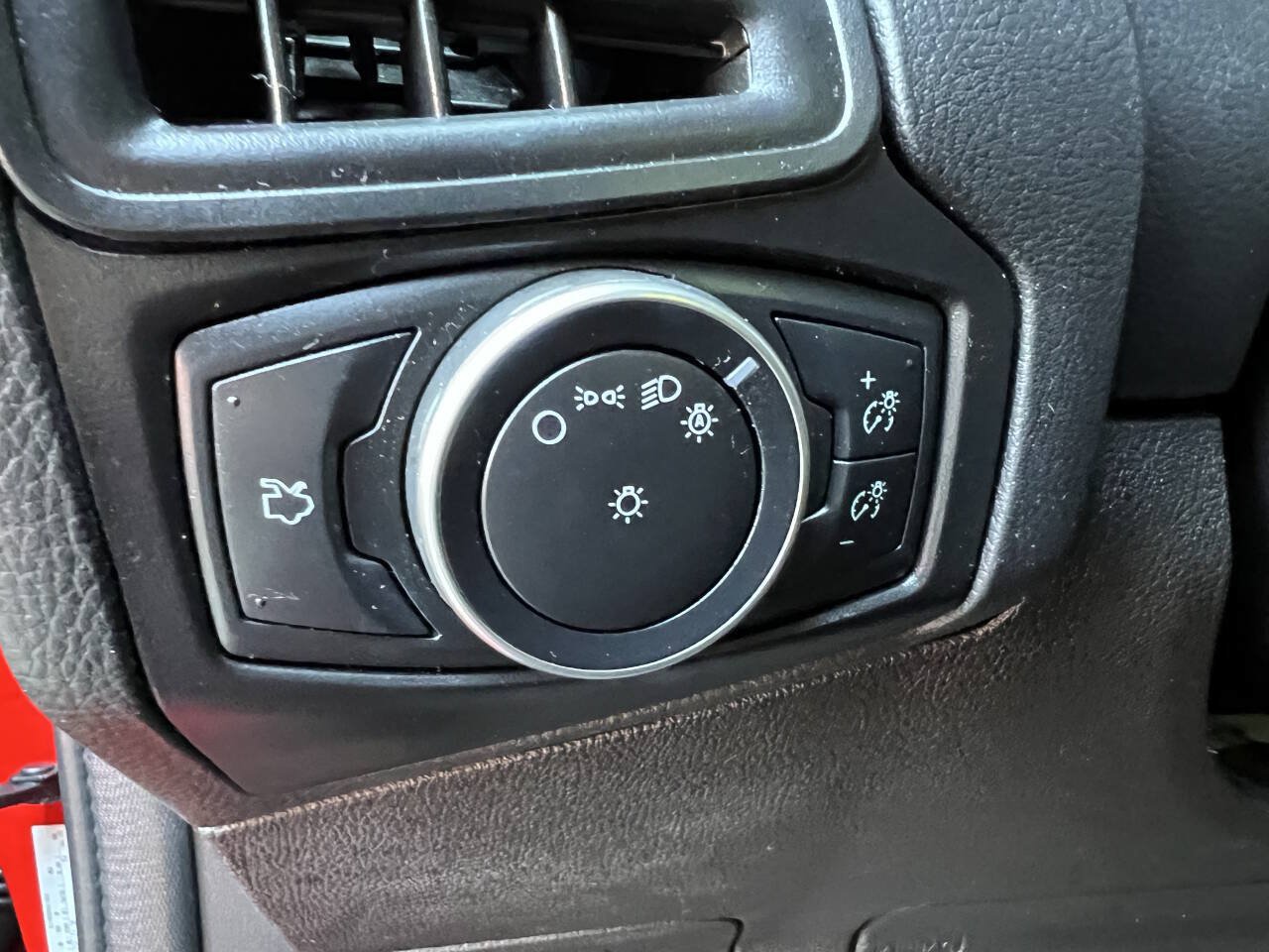 Used 2017 Ford Focus SE FWD image 24