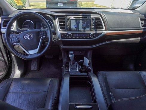 Used 2016 Toyota Highlander Limited Platinum FWD image 28