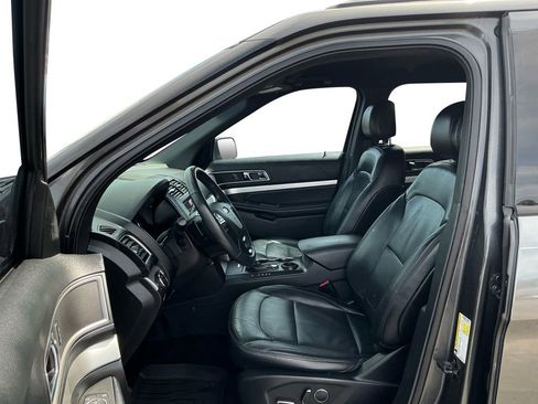 Used 2017 Ford Explorer XLT w/ Equipment Group 202A FWD image 14