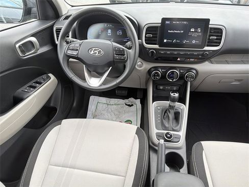 Certified 2025 Hyundai Venue SEL image 22